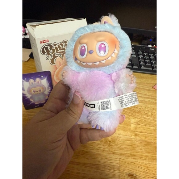 LUCK Labubu Big Into Energy - Picture 2 of 6